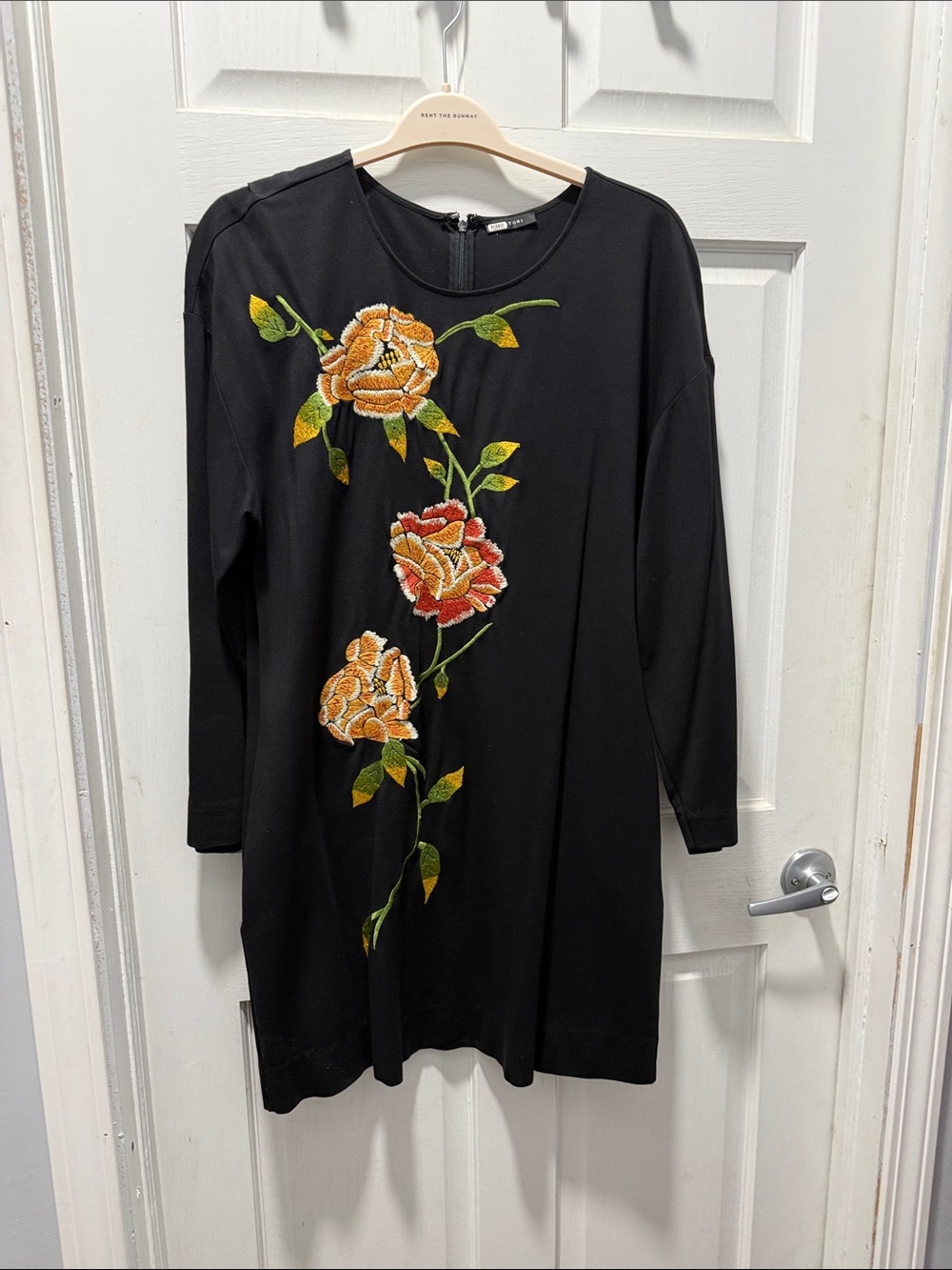 Natori Black Long-Sleeve Shift Dress with Embroidered Floral Vine